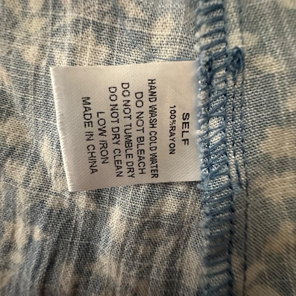 Eden in Love ~ Floral Blue Women's Top ~ size Medium - Picture 7 of 9